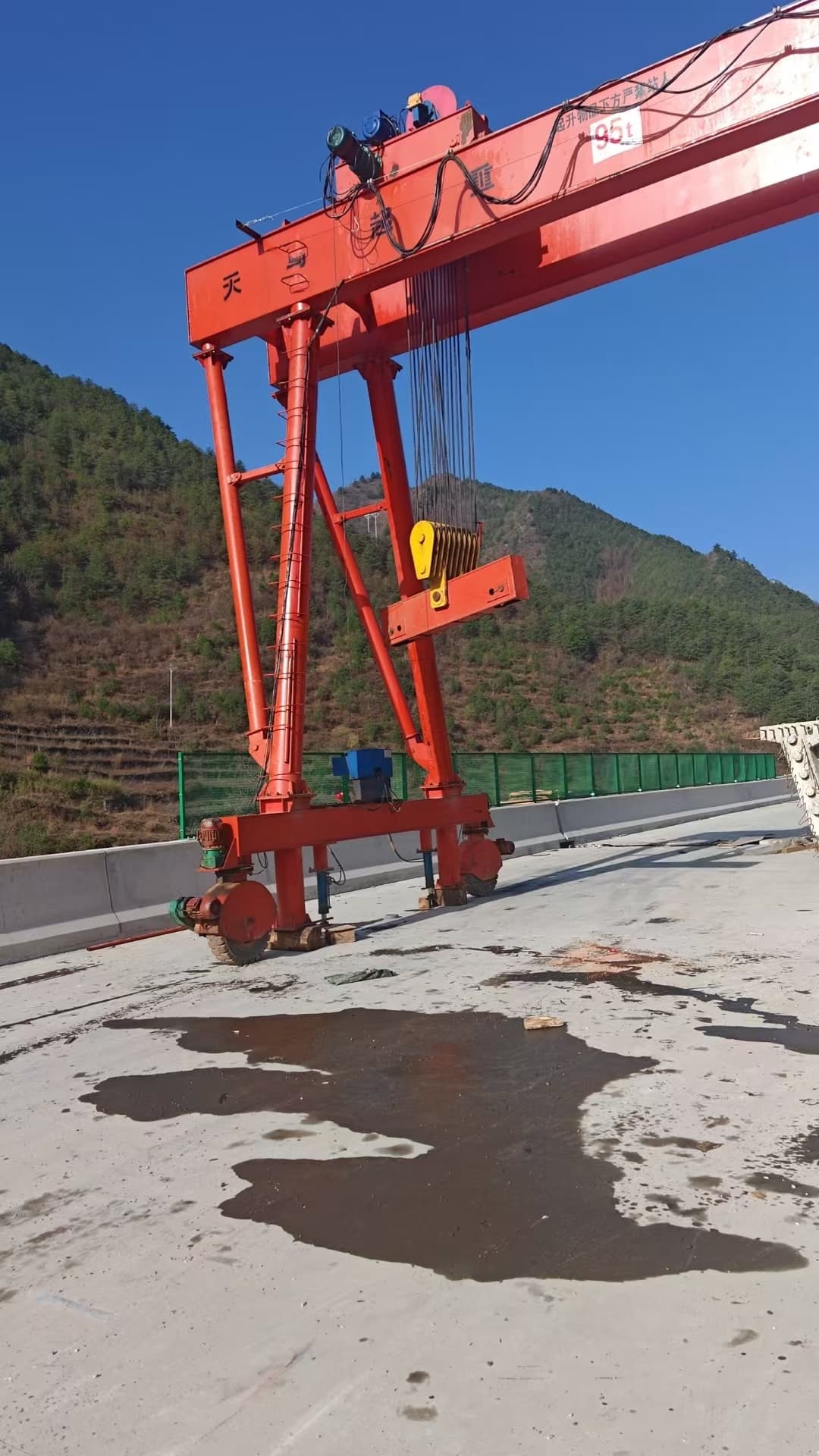 湖北十堰集装箱龙门起重机厂家 集装箱龙门起重机定位技术：精准作业的核心支撑与实践发展​